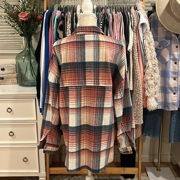 Vici | Plaid Shacket size Large - Picture 7 of 14